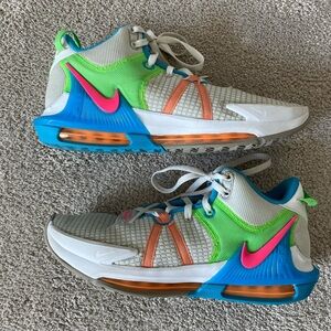 EUC Nike LeBron Witness VII Basketball Shoes (11.5)